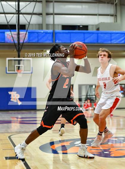 Thumbnail 3 in Atkins vs Lamar photogallery.
