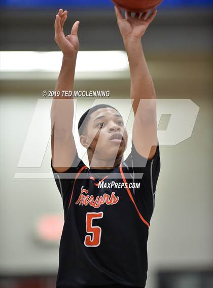 Thumbnail 2 in Atkins vs Lamar photogallery.