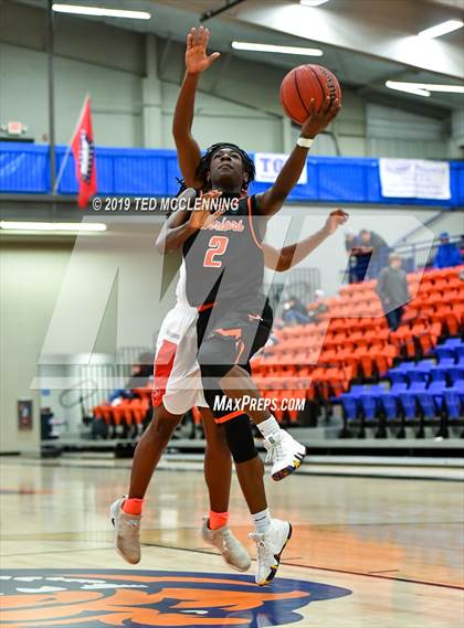 Thumbnail 3 in Atkins vs Lamar photogallery.