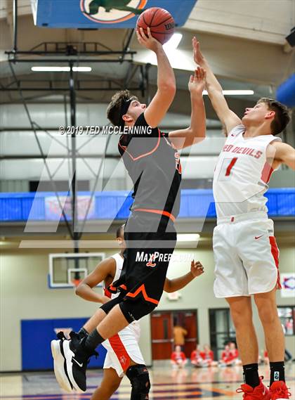 Thumbnail 2 in Atkins vs Lamar photogallery.