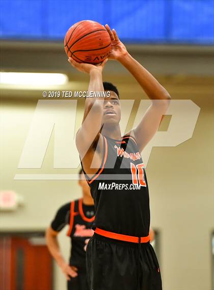 Thumbnail 2 in Atkins vs Lamar photogallery.