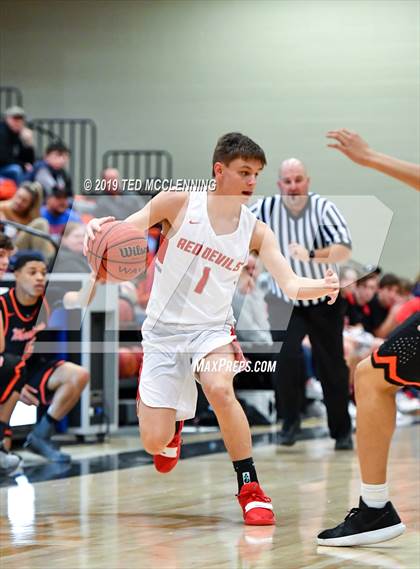 Thumbnail 2 in Atkins vs Lamar photogallery.