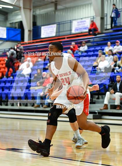 Thumbnail 3 in Atkins vs Lamar photogallery.