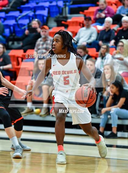 Thumbnail 3 in Atkins vs Lamar photogallery.