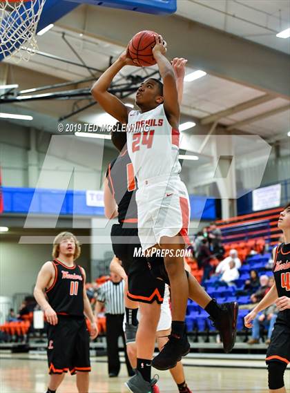 Thumbnail 1 in Atkins vs Lamar photogallery.