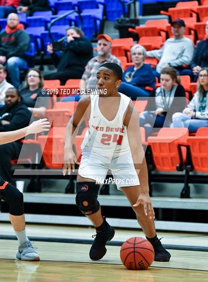 Thumbnail 2 in Atkins vs Lamar photogallery.