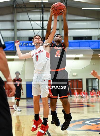 Thumbnail 1 in Atkins vs Lamar photogallery.