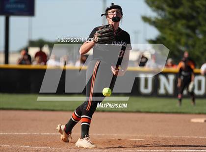 Thumbnail 3 in South Webster vs. Wheelersburg (OHSAA D3 Regional Final) photogallery.