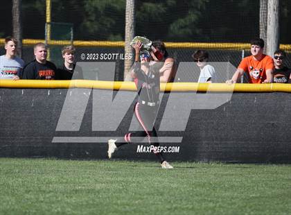Thumbnail 2 in South Webster vs. Wheelersburg (OHSAA D3 Regional Final) photogallery.