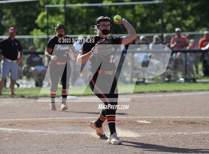 Thumbnail 1 in South Webster vs. Wheelersburg (OHSAA D3 Regional Final) photogallery.