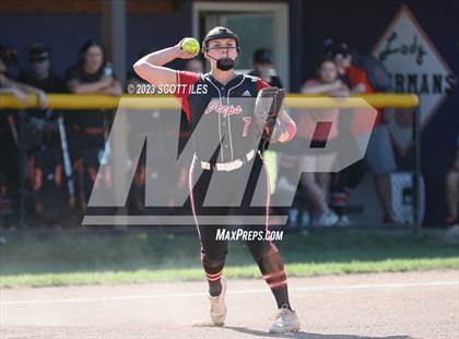 Thumbnail 1 in South Webster vs. Wheelersburg (OHSAA D3 Regional Final) photogallery.