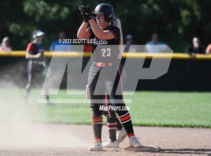 Thumbnail 1 in South Webster vs. Wheelersburg (OHSAA D3 Regional Final) photogallery.