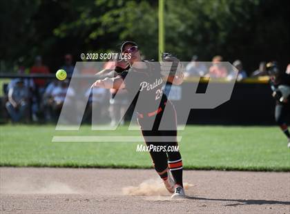 Thumbnail 2 in South Webster vs. Wheelersburg (OHSAA D3 Regional Final) photogallery.