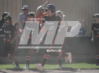 Thumbnail 2 in South Webster vs. Wheelersburg (OHSAA D3 Regional Final) photogallery.