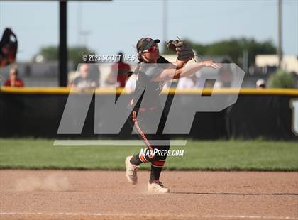 Thumbnail 2 in South Webster vs. Wheelersburg (OHSAA D3 Regional Final) photogallery.