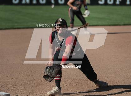 Thumbnail 1 in South Webster vs. Wheelersburg (OHSAA D3 Regional Final) photogallery.