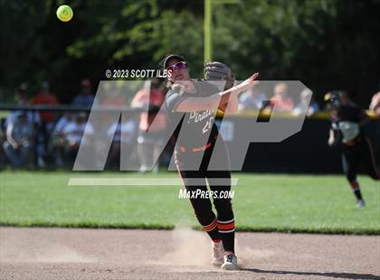 Thumbnail 1 in South Webster vs. Wheelersburg (OHSAA D3 Regional Final) photogallery.
