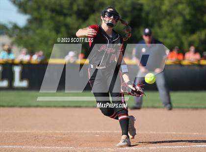 Thumbnail 1 in South Webster vs. Wheelersburg (OHSAA D3 Regional Final) photogallery.