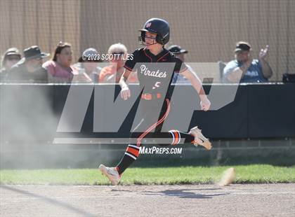Thumbnail 1 in South Webster vs. Wheelersburg (OHSAA D3 Regional Final) photogallery.