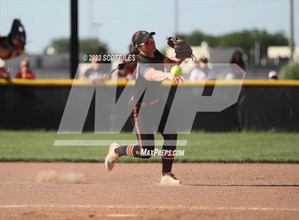 Thumbnail 1 in South Webster vs. Wheelersburg (OHSAA D3 Regional Final) photogallery.