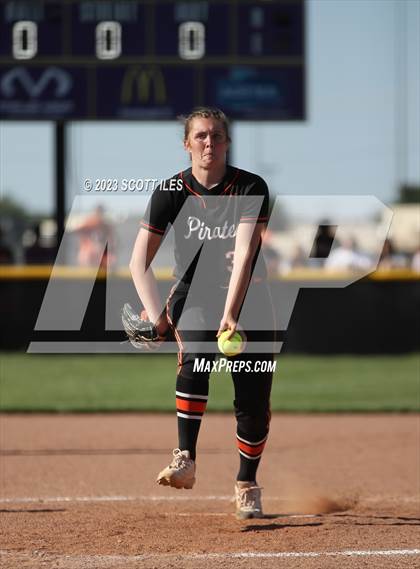 Thumbnail 2 in South Webster vs. Wheelersburg (OHSAA D3 Regional Final) photogallery.