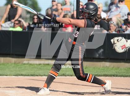 Thumbnail 1 in South Webster vs. Wheelersburg (OHSAA D3 Regional Final) photogallery.