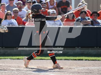 Thumbnail 1 in South Webster vs. Wheelersburg (OHSAA D3 Regional Final) photogallery.