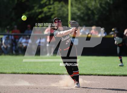Thumbnail 3 in South Webster vs. Wheelersburg (OHSAA D3 Regional Final) photogallery.