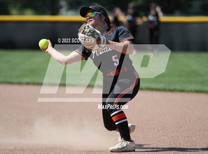 Thumbnail 2 in South Webster vs. Wheelersburg (OHSAA D3 Regional Final) photogallery.