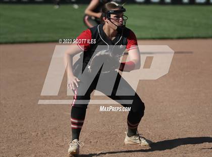 Thumbnail 2 in South Webster vs. Wheelersburg (OHSAA D3 Regional Final) photogallery.