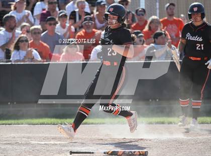 Thumbnail 3 in South Webster vs. Wheelersburg (OHSAA D3 Regional Final) photogallery.