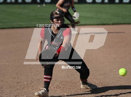 Thumbnail 3 in South Webster vs. Wheelersburg (OHSAA D3 Regional Final) photogallery.