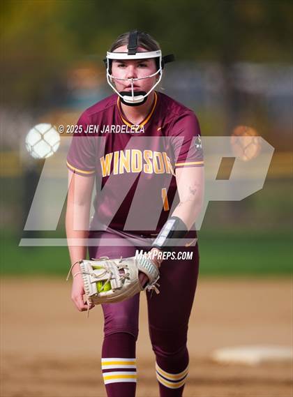 Thumbnail 1 in Windsor vs. Roosevelt (CHSAA 4A First Round) photogallery.