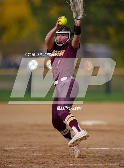 Thumbnail 1 in Windsor vs. Roosevelt (CHSAA 4A First Round) photogallery.