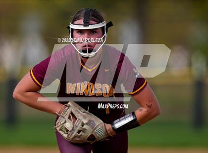 Thumbnail 3 in Windsor vs. Roosevelt (CHSAA 4A First Round) photogallery.