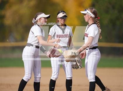 Thumbnail 3 in Windsor vs. Roosevelt (CHSAA 4A First Round) photogallery.