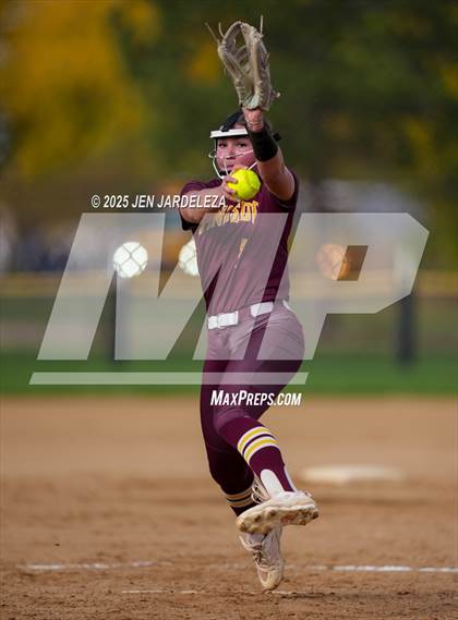 Thumbnail 3 in Windsor vs. Roosevelt (CHSAA 4A First Round) photogallery.