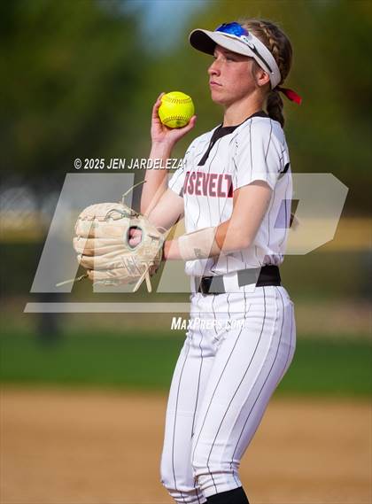 Thumbnail 3 in Windsor vs. Roosevelt (CHSAA 4A First Round) photogallery.