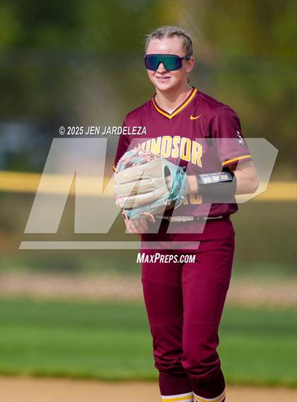 Thumbnail 2 in Windsor vs. Roosevelt (CHSAA 4A First Round) photogallery.