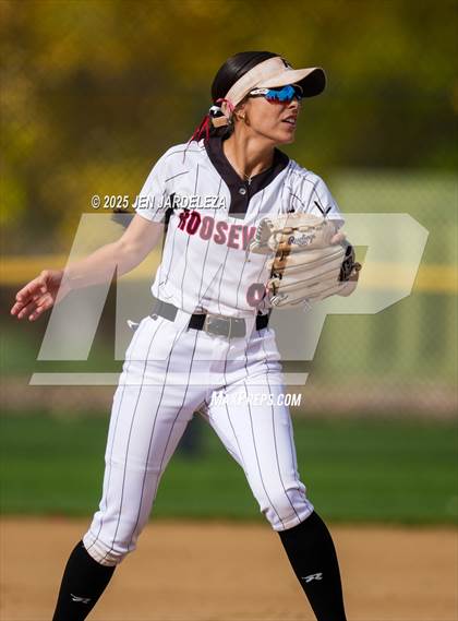 Thumbnail 1 in Windsor vs. Roosevelt (CHSAA 4A First Round) photogallery.