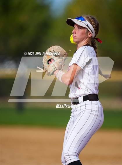 Thumbnail 3 in Windsor vs. Roosevelt (CHSAA 4A First Round) photogallery.