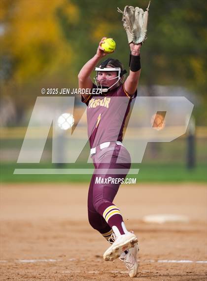 Thumbnail 2 in Windsor vs. Roosevelt (CHSAA 4A First Round) photogallery.
