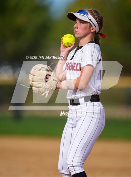 Thumbnail 2 in Windsor vs. Roosevelt (CHSAA 4A First Round) photogallery.