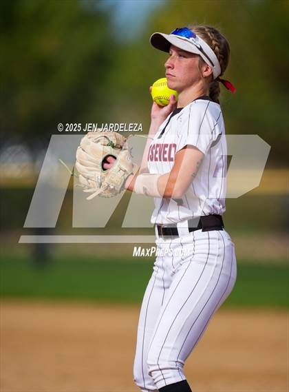 Thumbnail 1 in Windsor vs. Roosevelt (CHSAA 4A First Round) photogallery.