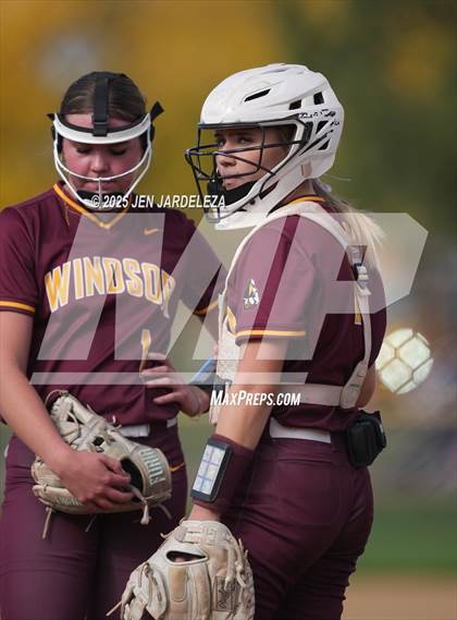 Thumbnail 2 in Windsor vs. Roosevelt (CHSAA 4A First Round) photogallery.