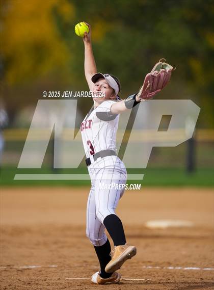 Thumbnail 2 in Windsor vs. Roosevelt (CHSAA 4A First Round) photogallery.