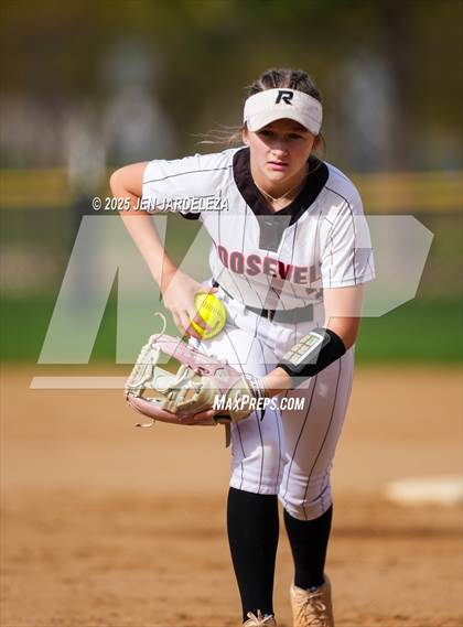 Thumbnail 3 in Windsor vs. Roosevelt (CHSAA 4A First Round) photogallery.