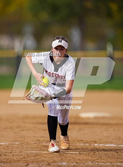 Thumbnail 3 in Windsor vs. Roosevelt (CHSAA 4A First Round) photogallery.