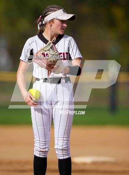 Thumbnail 1 in Windsor vs. Roosevelt (CHSAA 4A First Round) photogallery.