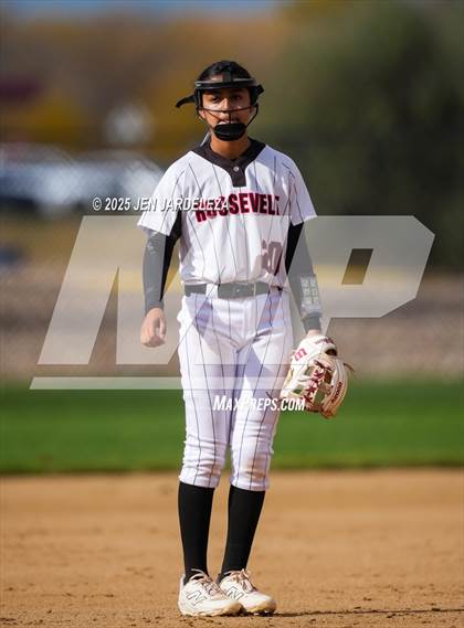 Thumbnail 2 in Windsor vs. Roosevelt (CHSAA 4A First Round) photogallery.